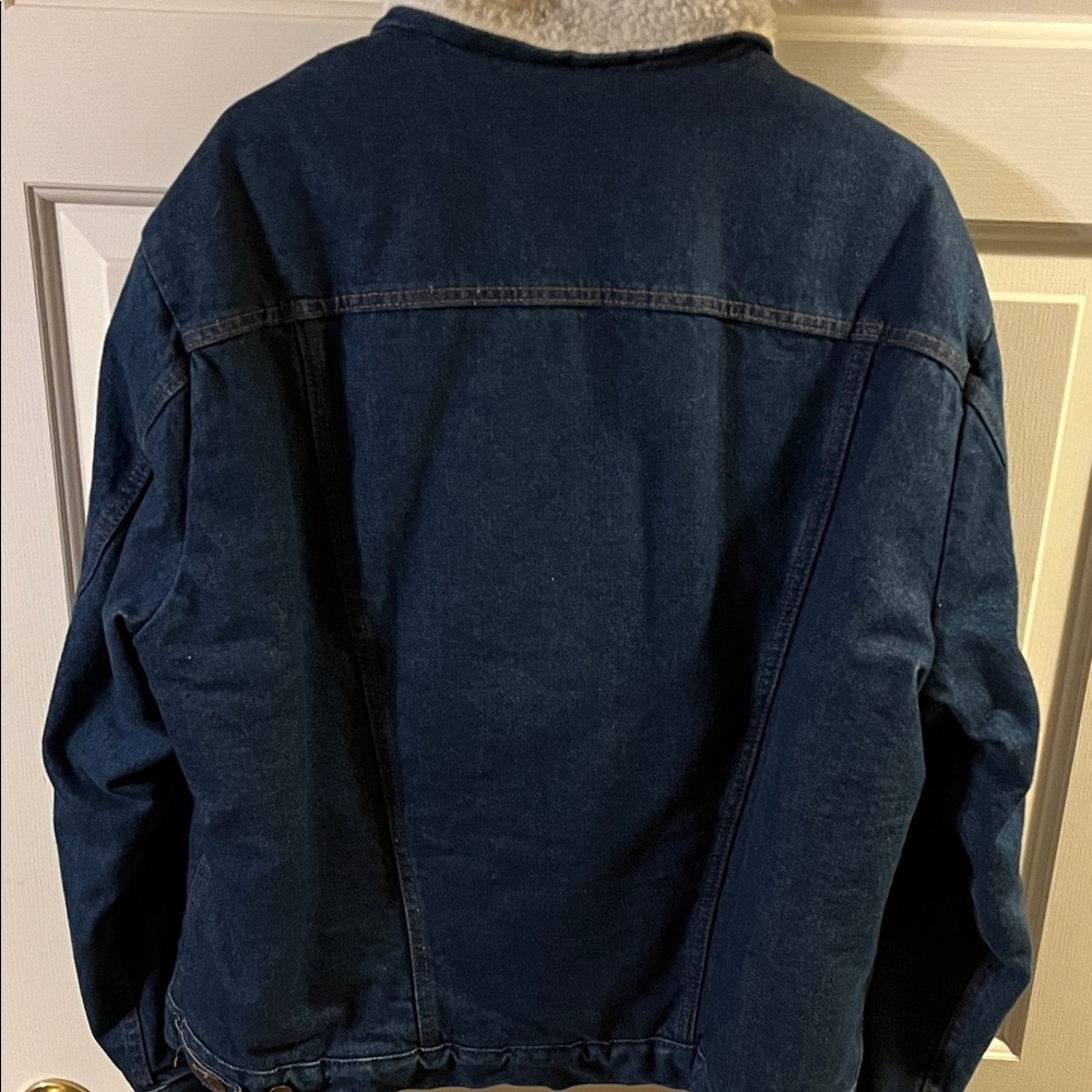 Wrangler Dark Blue Jacket with Cream Sherpa lined inside - Picture 4 of 4